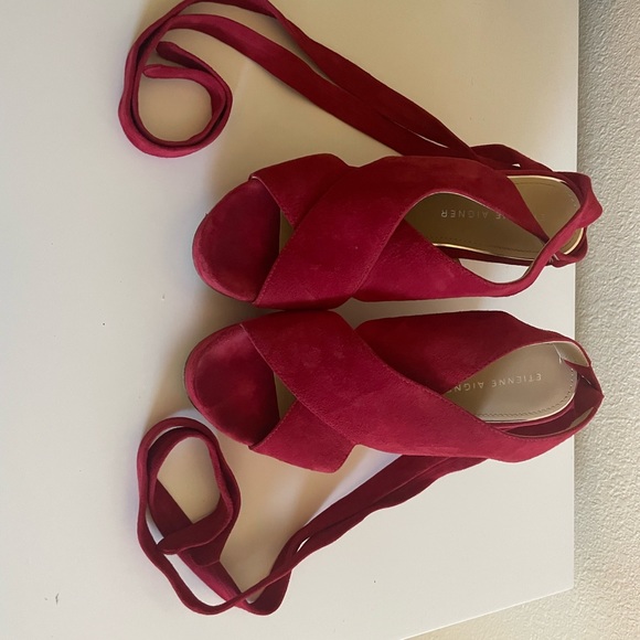 Etienne Aigner Red suede platform sandal with ankle straps. Size 6.5. - Picture 6 of 8